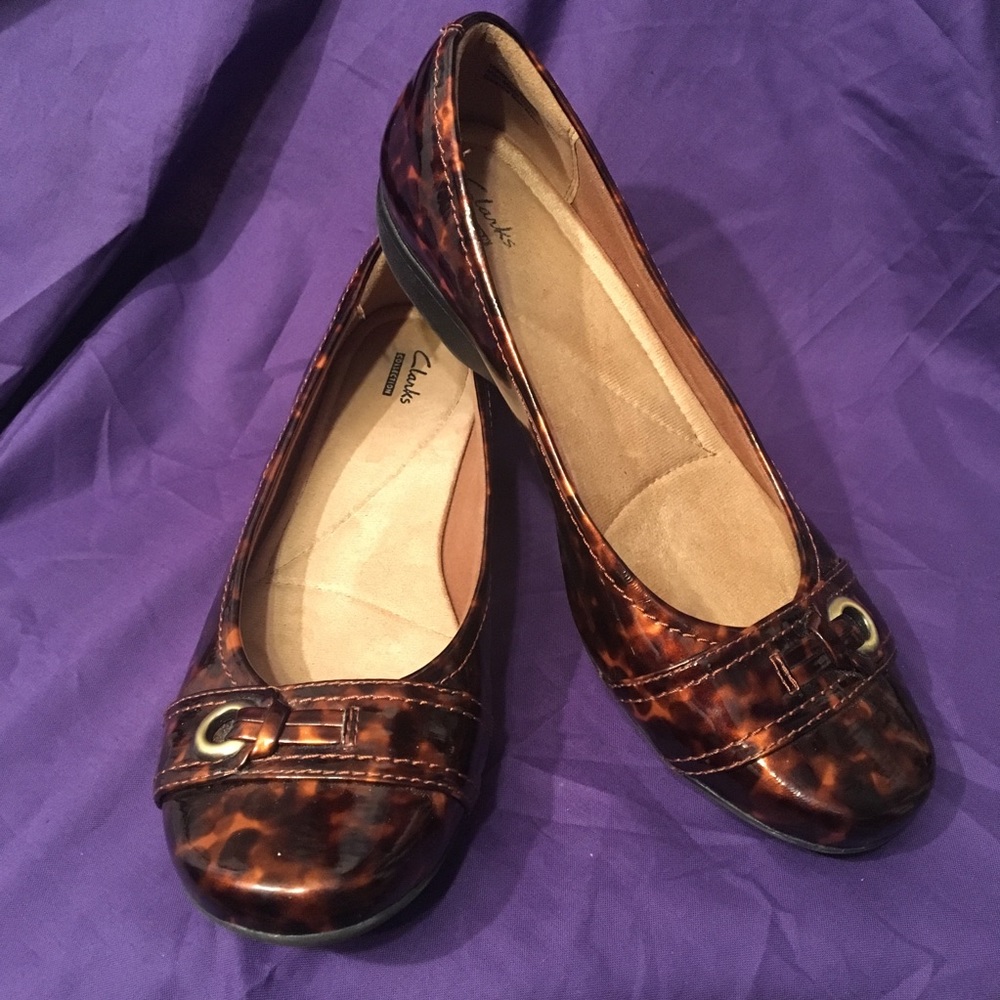 Clarks  Copper & brown shiny small heel shoe